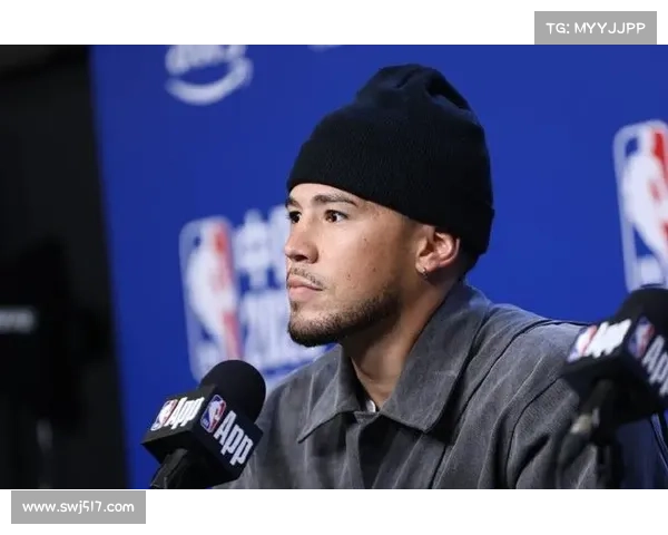 德文·布克凭借卓越视野和传球能力成为场上焦点